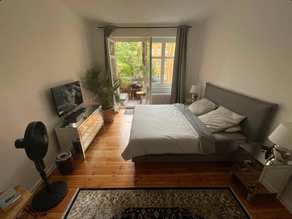 Cosmopolitan Comfort Stylish Flat
